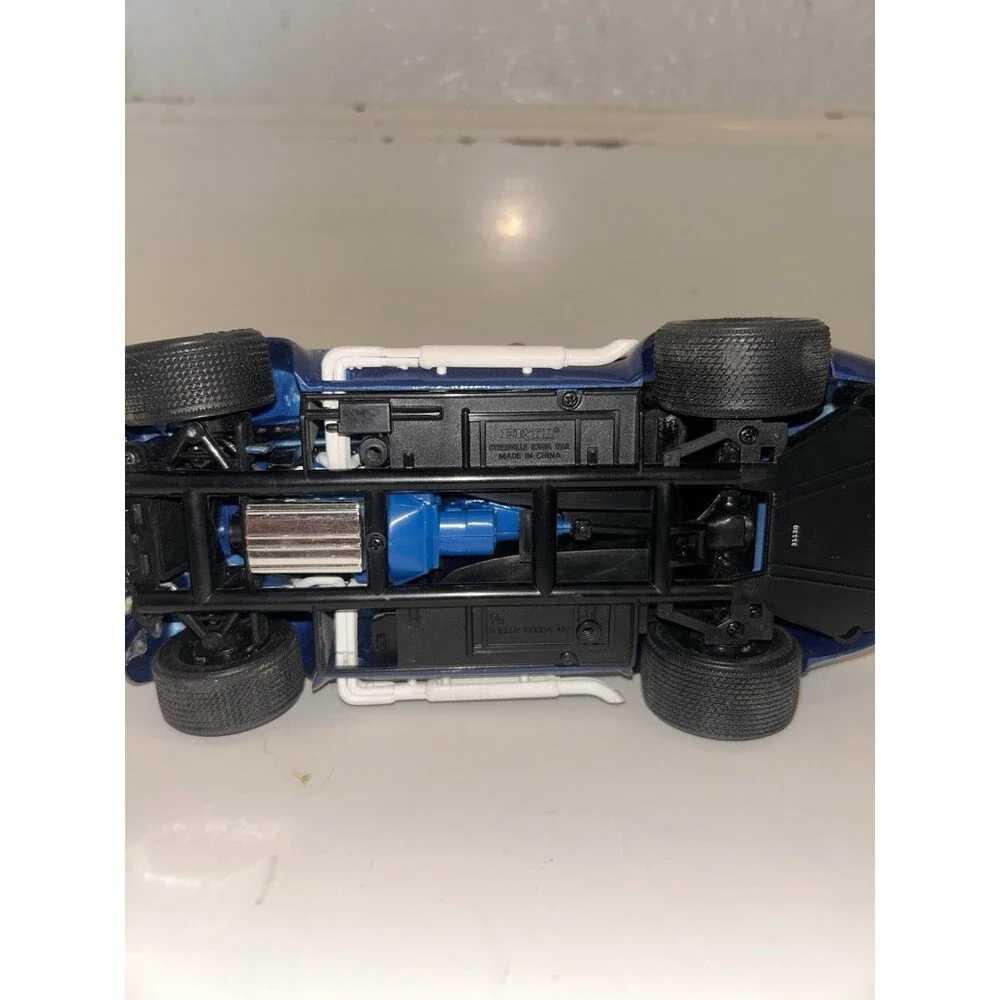 1:18 ERTL American Muscle 1965 Shelby Cobra 427 S/C